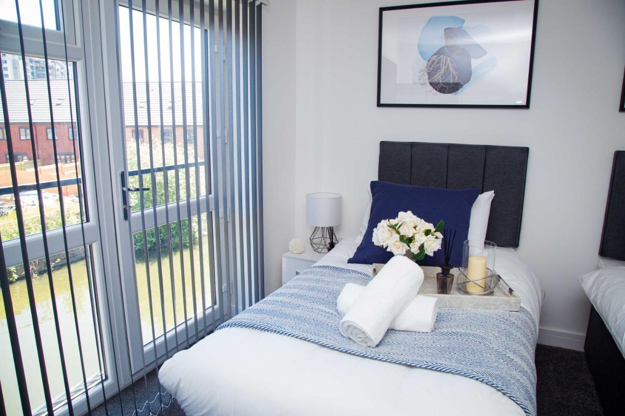 Bridge Court: Luxury Canal-view With Parking Apartment *